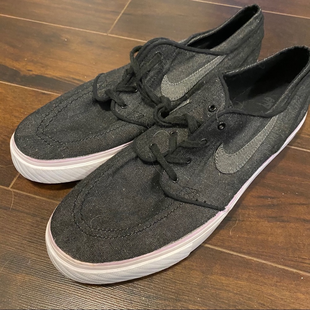 NWOT NIKE